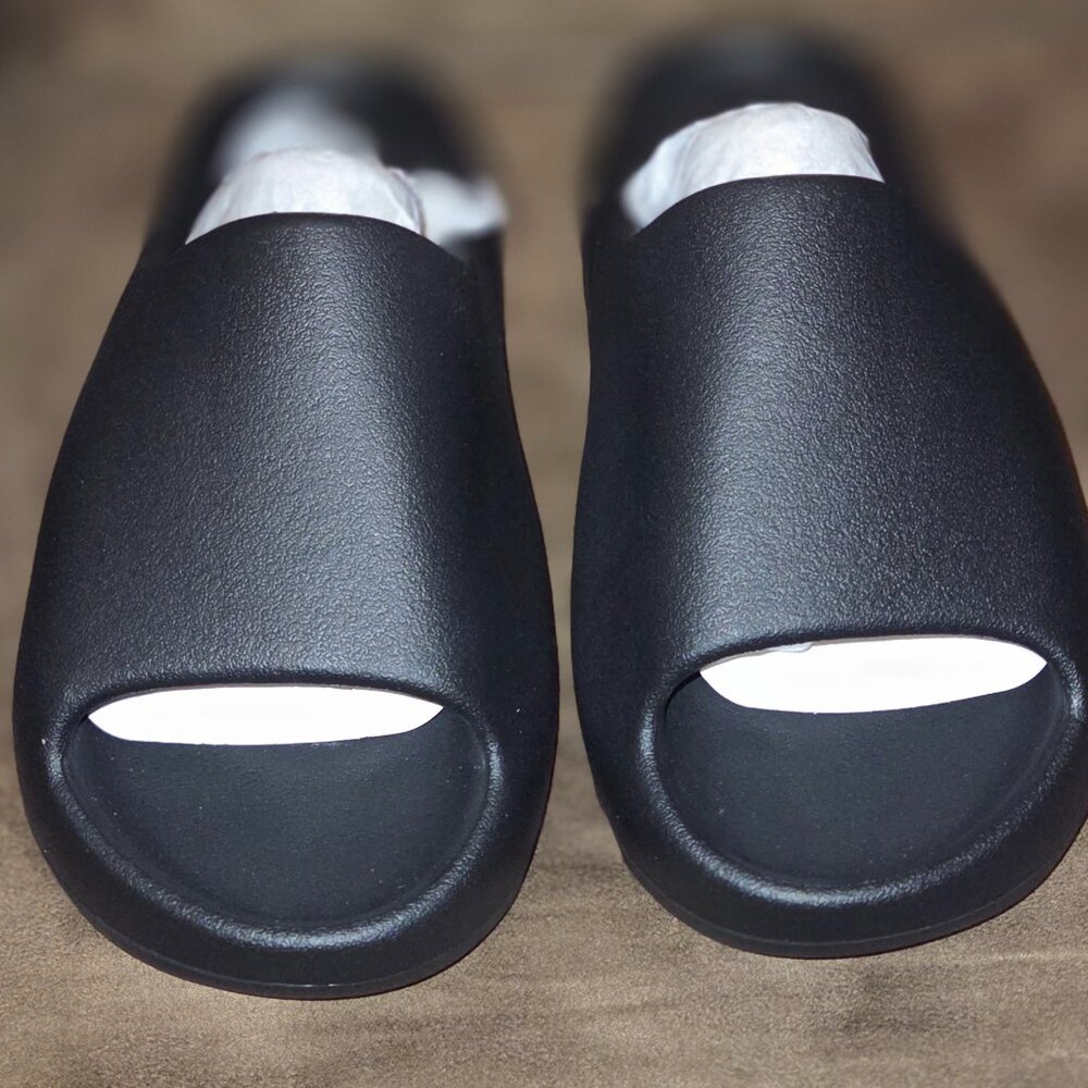 Yeezy Slides Black YS-01 Size 10 with Original Bag - NEW